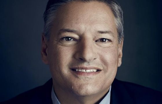Ted Sarandos żałuje swojego porównania Netfliksa do HBO. Wyjaśnił też, dlaczego „Reniferek” odniósł sukces