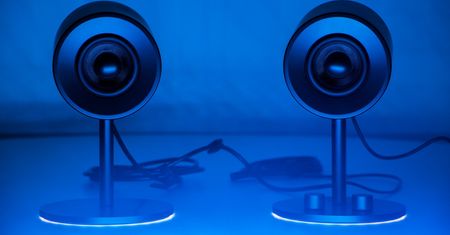 Razer Nommo Chroma – kosmiczny wygląd i niezłe brzmienie