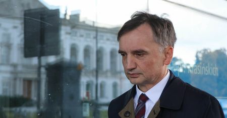 Dzwonił na policję ws. Ziobry. Aż zablokował numer 112