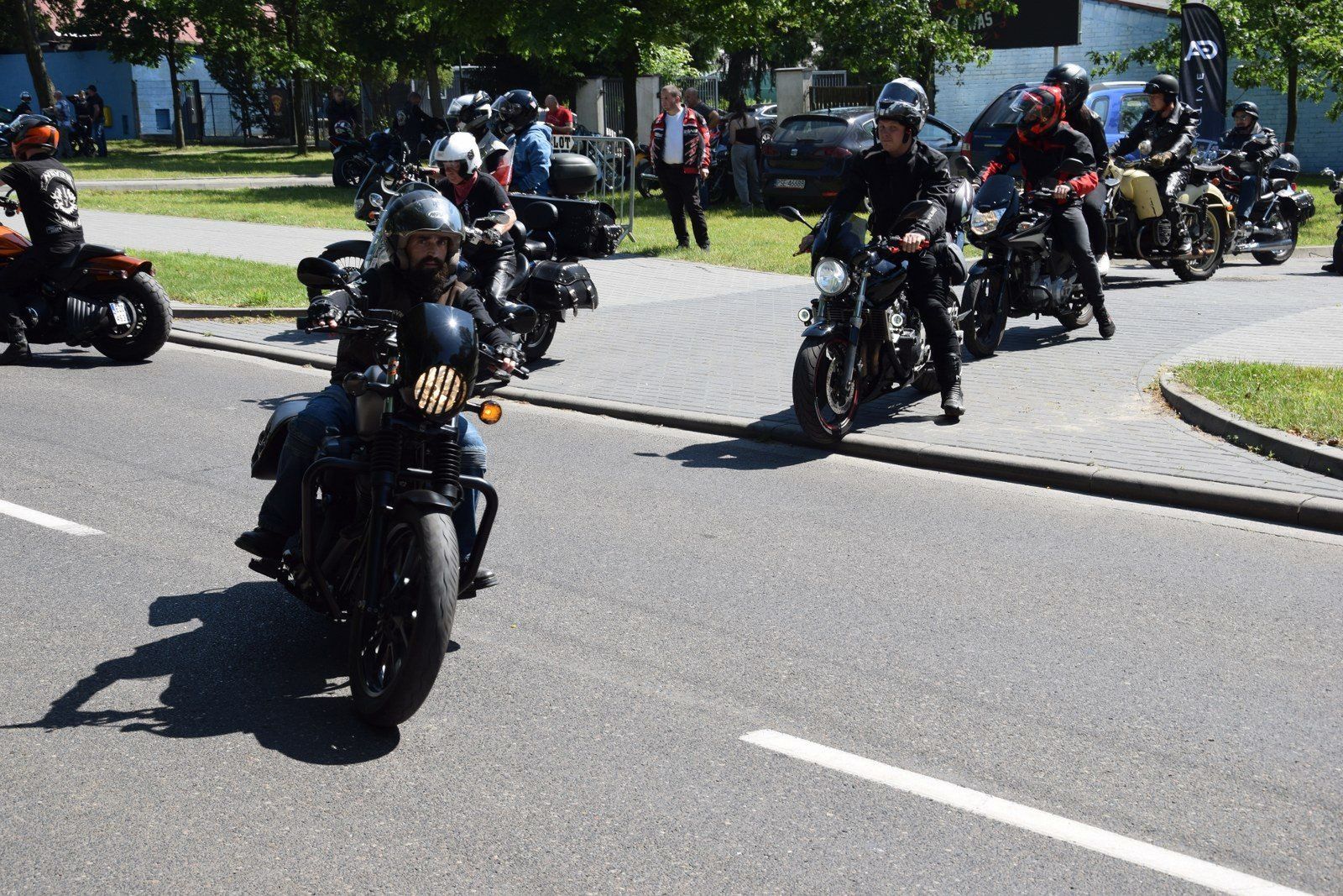 Piknik motocyklowy 2025 w Zduńskiej Woli. Parada przejechała przez miasto