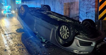 Piekary Śląskie. Przekroczył prędkość, skończył na dachu