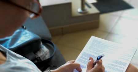 Rząd zdąży przelać dodatek? Urzędnicy boją się, że pieniądze wpłyną na ostatnią chwilę