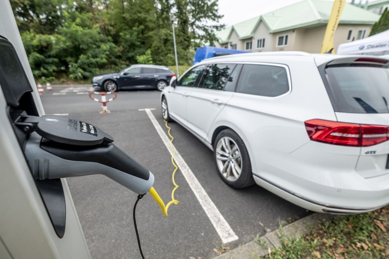 Rabat na prąd zamiast dopłat do aut. Nowy sposób na rozwój elektromobilności