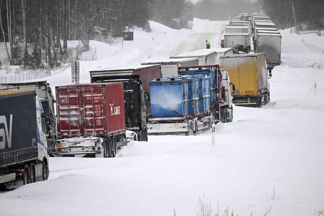 Low temperatures make life difficult for drivers and public transport passengers.