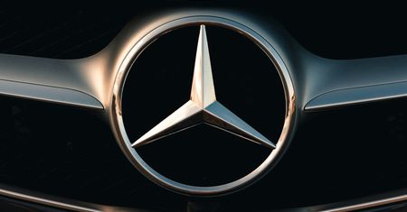 Licytacja w Radomiu. Luksusowy Mercedes trafił pod młotek skarbówki