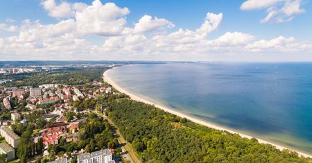 "Covidowe" osiedle nad Zatoką Pucką. Budowa ruszyła błyskawicznie. Teraz sprawę bada prokurator