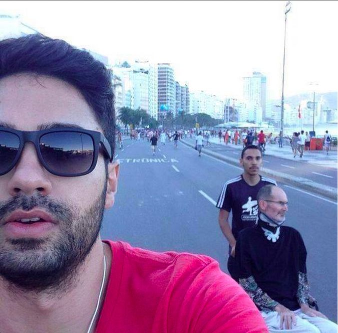 Steve Jobs prawie jak Elvis – żyje w Brazylii. Na Reddicie mają selfie na dowód 2