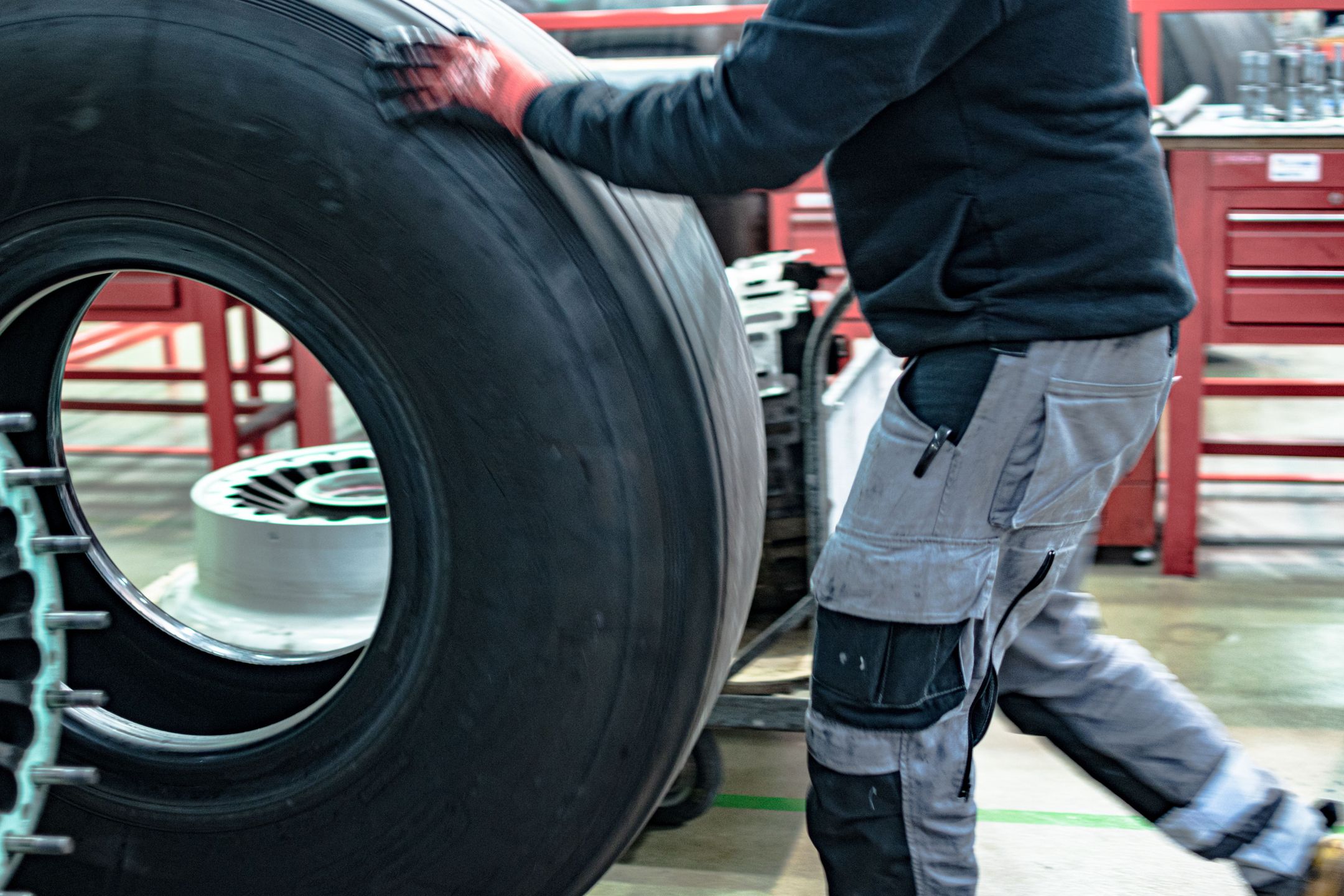 Wymiana opon w samolocie