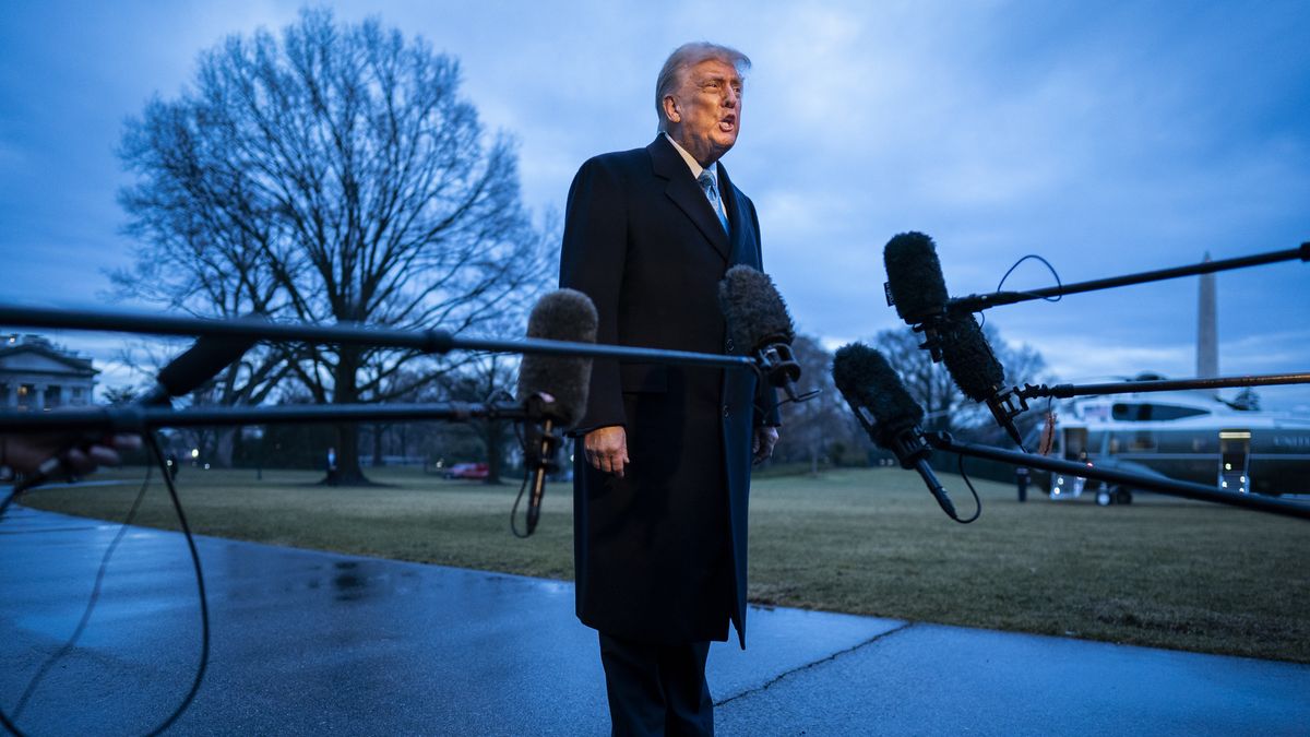 Washington, DC - January 31 : President Donald J Trump speaks to reporters as he walks across the South Lawn and departs on the Marine One helicopter headed to Florida from the White House on Friday, Jan 31, 2025 in Washington, DC. (Photo by Jabin Botsford/The Washington Post via Getty Images)