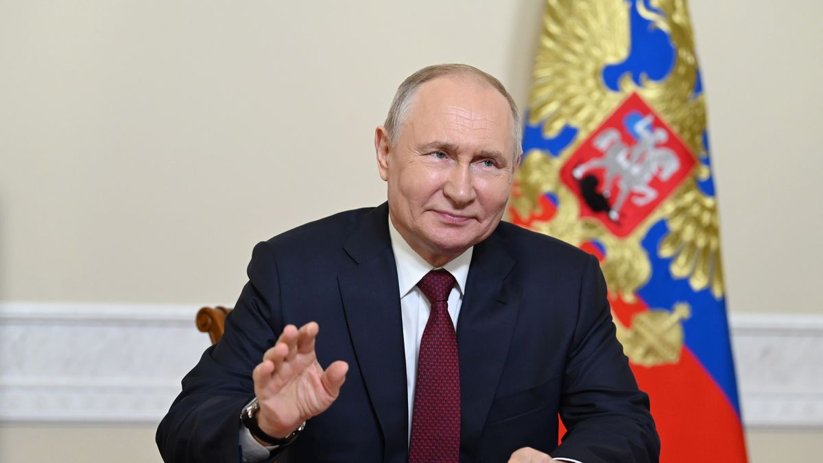 Russian President Vladimir Putin meets with members of families awarded with the Order of Parental Glory via videoconference call from St. Petersburg, Russia, 29 July 2023. EPA/ALEXANDER KAZAKOV / SPUTNIK / KREMLIN POOL MANDATORY CREDIT Dostawca: PAP/EPA.