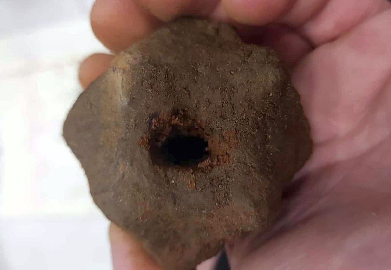 Sensacyjne odkrycie pod Olsztynem. To średniowieczna broń