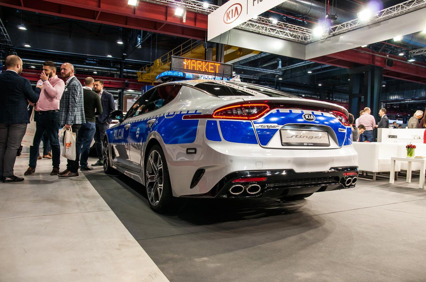 Policyjna Kia Stinger