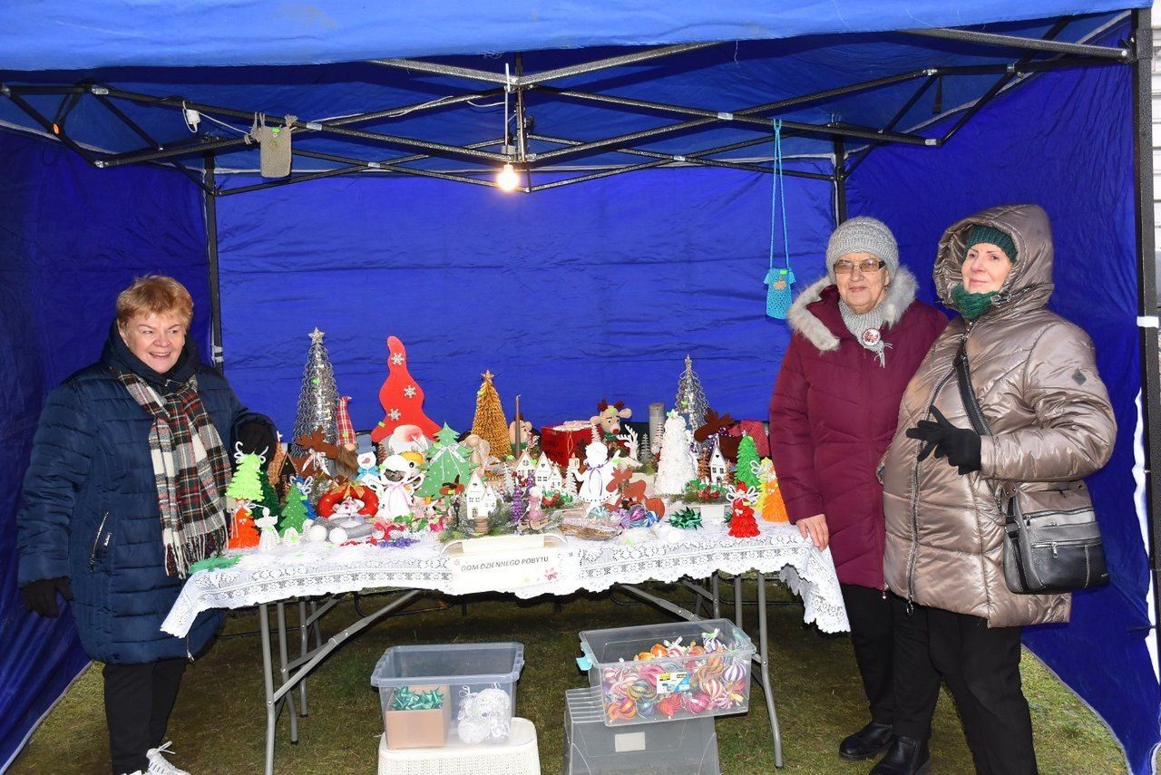 Zdjęcia z jarmarku świątecznego, który odbył się w Nowym Tomyślu w ubiegłym roku!