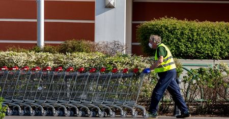 Majówka 2020. Sklepy otwarte w święto 1, 2 i 3 maja. Biedronka, Lidl, Carrefour będą otwarte tylko raz