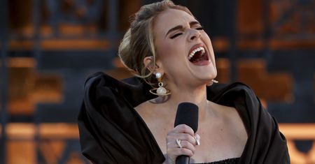 Nigdy nie była tak szczera. Adele wyśpiewała na nowej płycie żałobę po złamanym sercu