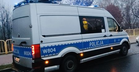 Rozbili sportowe porsche o drzewo. Poważny wypadek we Wrocławiu