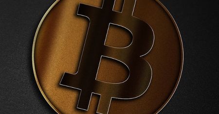 Bitcoin dobił do 15 000 dolarów
