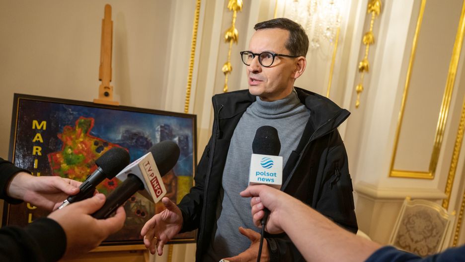 Kijów, Ukraina, 26.11.2022. Premier RP Mateusz Morawiecki podczas wypowiedzi dla polskich mediów po konferencji Grain from Ukraine - bravery feeds planet w Kijowie. 26 bm. (ad) PAP/Viacheslav Ratynskyi
