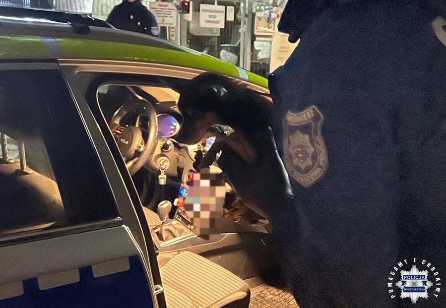 W sylwestrową noc pomogli wystraszonemu i zmarzniętemu czworonogowi