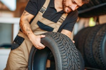 Opony sezonowe czy całoroczne - jakie wybrać dla swojego auta?