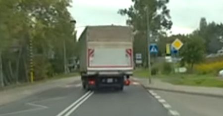 Nie zauważył pieszego. Nagranie z Olsztyna