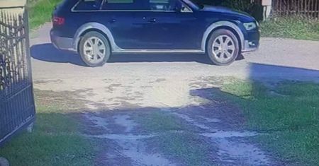 Czarne audi krąży pod szkołą. Kierowca zaczepia dzieci i zaprasza do auta