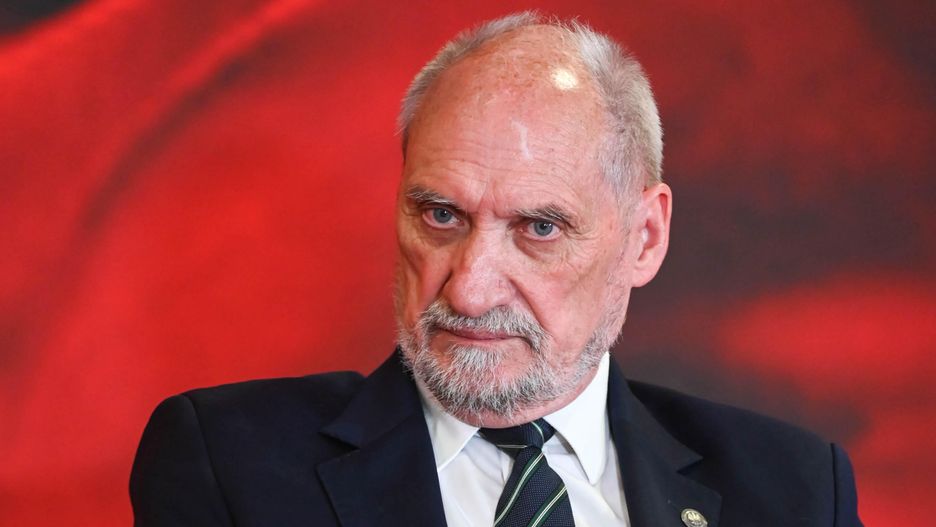 Nowy sondaż. Antoni Macierewicz i katastrofa w Smoleńsku