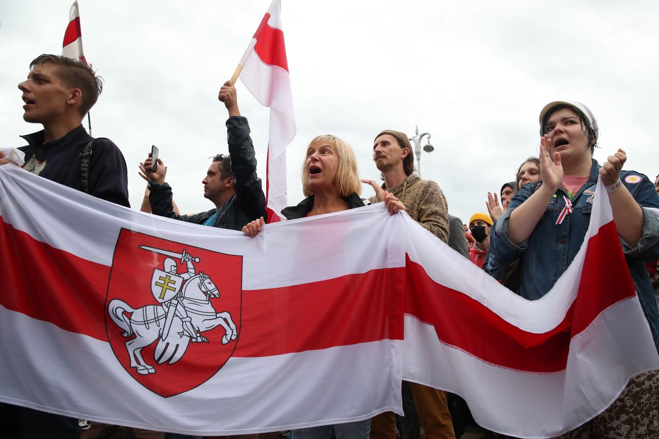 Białorusini wciąż protestują. A milicja znów zaczyna aresztowania