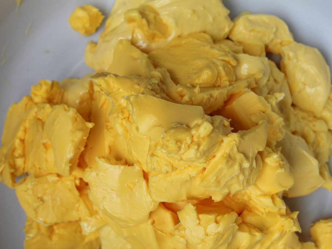 Margarine contains harmful trans fats. Butter is a better alternative.