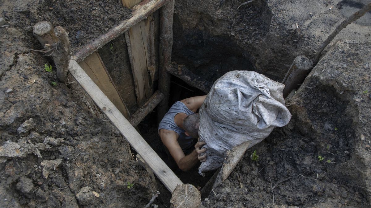 Biedaszyby w Wa?brzychu
PHOTO : TOMASZ GOLLA / SUPER EXPRESS   WALBRZYCH MIESZKANCY WALBRZYCHA WYDOBYWAJA WEGIEL Z BIEDASZYBOW NA TERENIE MIASTA  NZ WEJSCIE DO BIEDASZYBU 30.08.2022 BIEDASZYB WEGIEL OPAL DROGO PIEC ZIMA  KOPALNIA  WSZYSTKIE ZDJECIA NA WWW.AGENCJA.SE.COM.PL
TOMASZ GOLLA