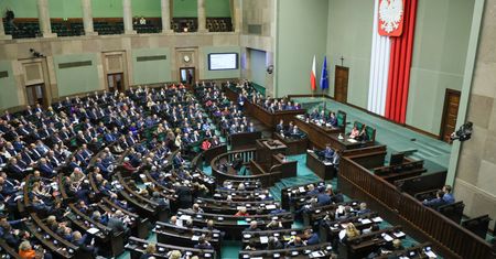 900 chrześniaków czeka na pieniądze. Jest decyzja Sejmu