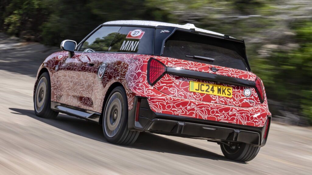 Mini JCW E w kamuflażu