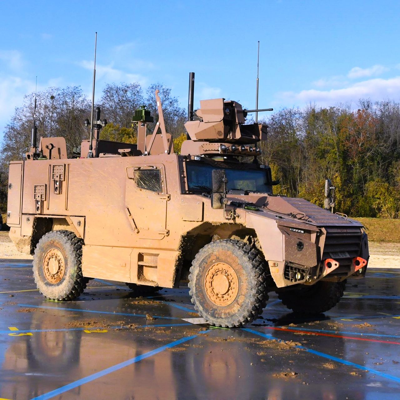 Brussels considered Servales as the successors to 437 light multi-purpose vehicles Iveco LMV Lynx. Eventually, they opted for the American JLTV.