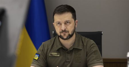 Zełenski oskarża Kreml o ludobójstwo. "Dążą do obrócenia miast w popiół"