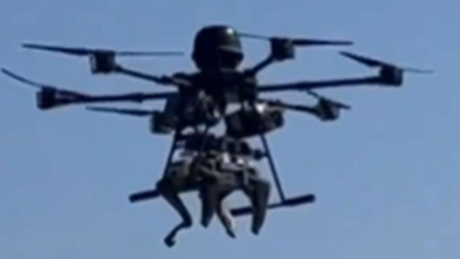 Wojsko Ukrainy dronami zrzuca "psy-roboty" na linię frontu