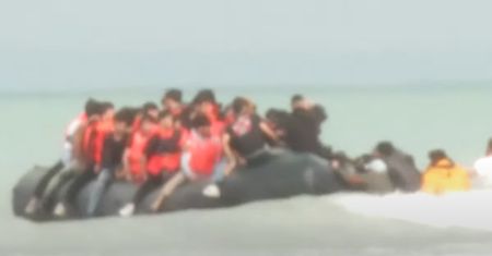 Migranci znów na "łodzi". Wystarczył dzień od niewyobrażalnej tragedii