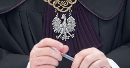 Biłgoraj. Zadźgał matkę, próbował zabić ojca. 24-latek nie trafi do więzienia