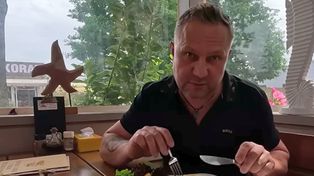 Tomasz Strzelczyk zamówił dorsza w Darłówku. Już po pierwszym kęsie to wyczuł