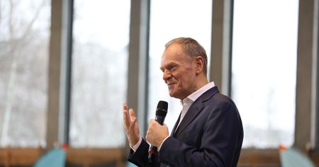 Co łączy Donalda Tuska i Jacka Kurskiego? Samochód. Szef PO otrzymał go po byłym prezesie TVP