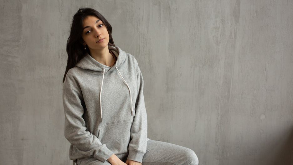 Damskie spodnie dresowe w letnich stylizacjach