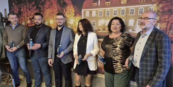 Szczecinek: Wodociągi rozdają butelki. Firmy stawiają na "kranówkę"