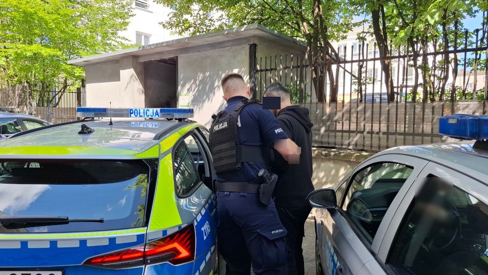 Dwaj oszuści "na podszywacza" zatrzymani na Bemowie – przy jednym 15 tys. zł