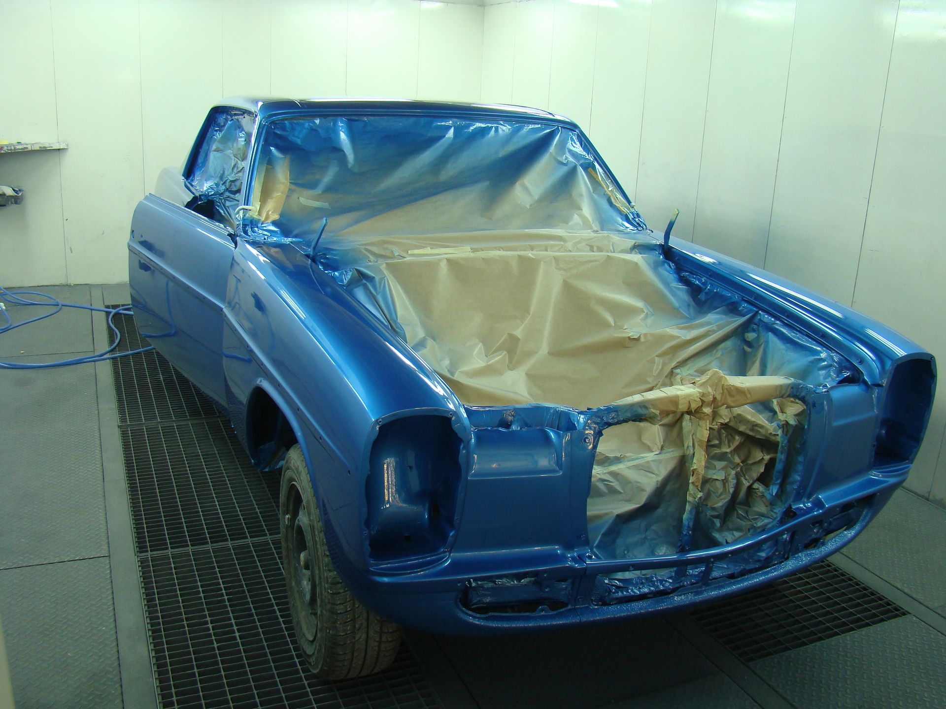 Mercedes 250C (W114) Coupe - lakierowanie 6