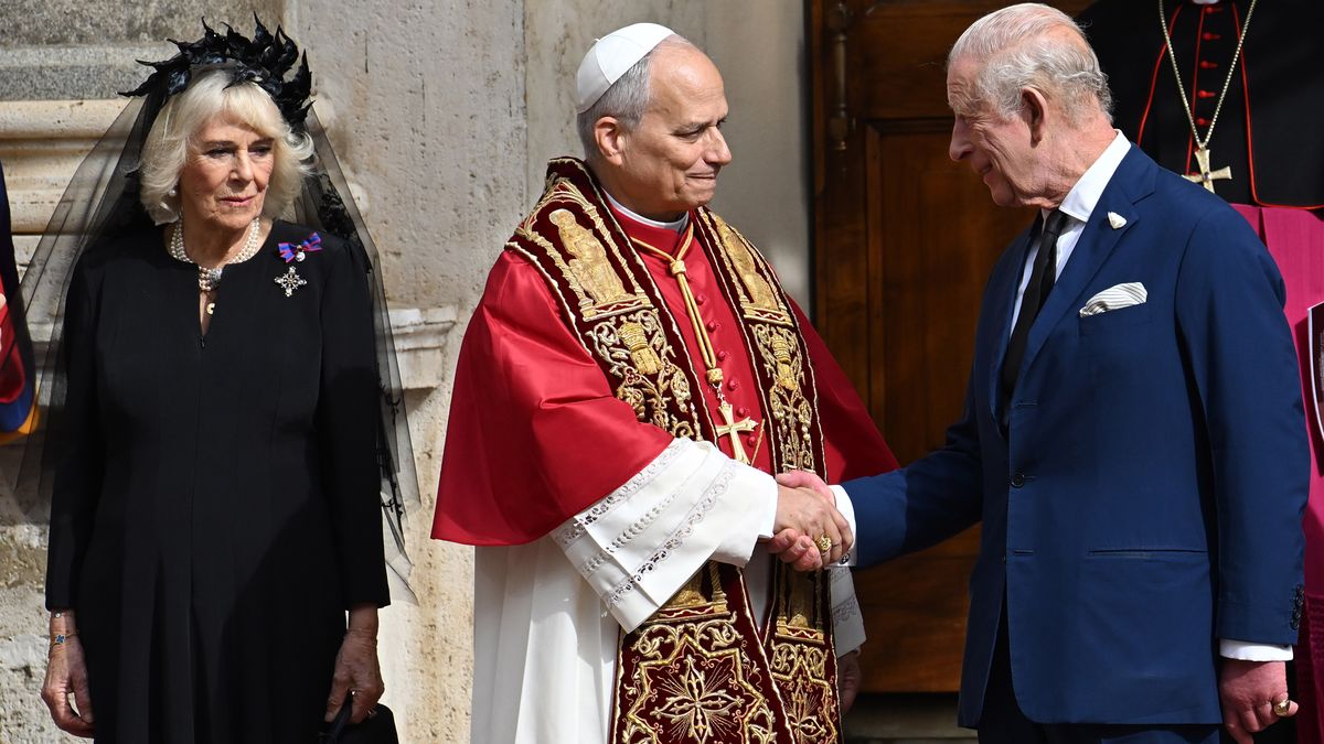 VATICAN CITY, VATICAN - OCTOBER 23: Pope Leo XVI greets King Charles III and Queen Camilla as they leave the Apostolic Palace at the end of an audience on October 23, 2025 in Vatican City, Vatican. During this historic State Visit, King Charles III and Queen Camilla will meet Pope Leo XIV for the first time since he was elected in May 2025. The King and Queen will join the Catholic Church's 2025 Jubilee Year celebrations, during which the heads of the Catholic Church and Church of England will pray together, the first time the British monarch and pontiff have done so at a church service since the English Reformation. (Photo by Franco Origlia/Getty Images)