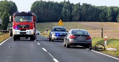 Rowerzysta zginął pod kołami BMW. Policja szuka świadków – Foto