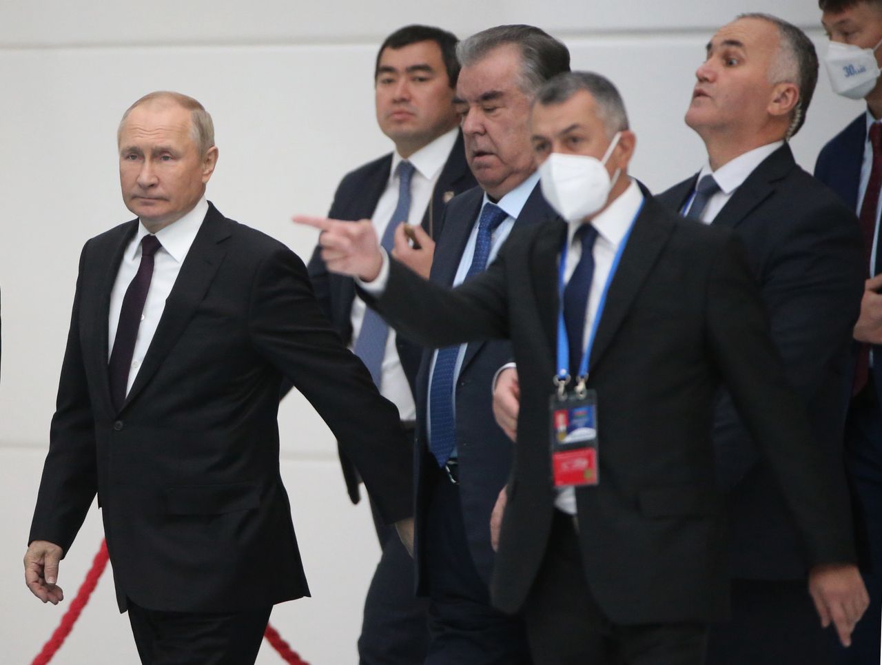Putin's mandate renewed amid strict COVID protocols for inauguration