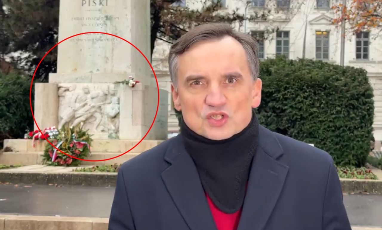 Ziobro reaguje na zajęcie majątku. W tle węgierski pomnik