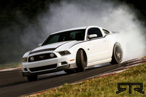 Ford Mustang RTR - specjalna wersja od "króla driftu" [wideo]