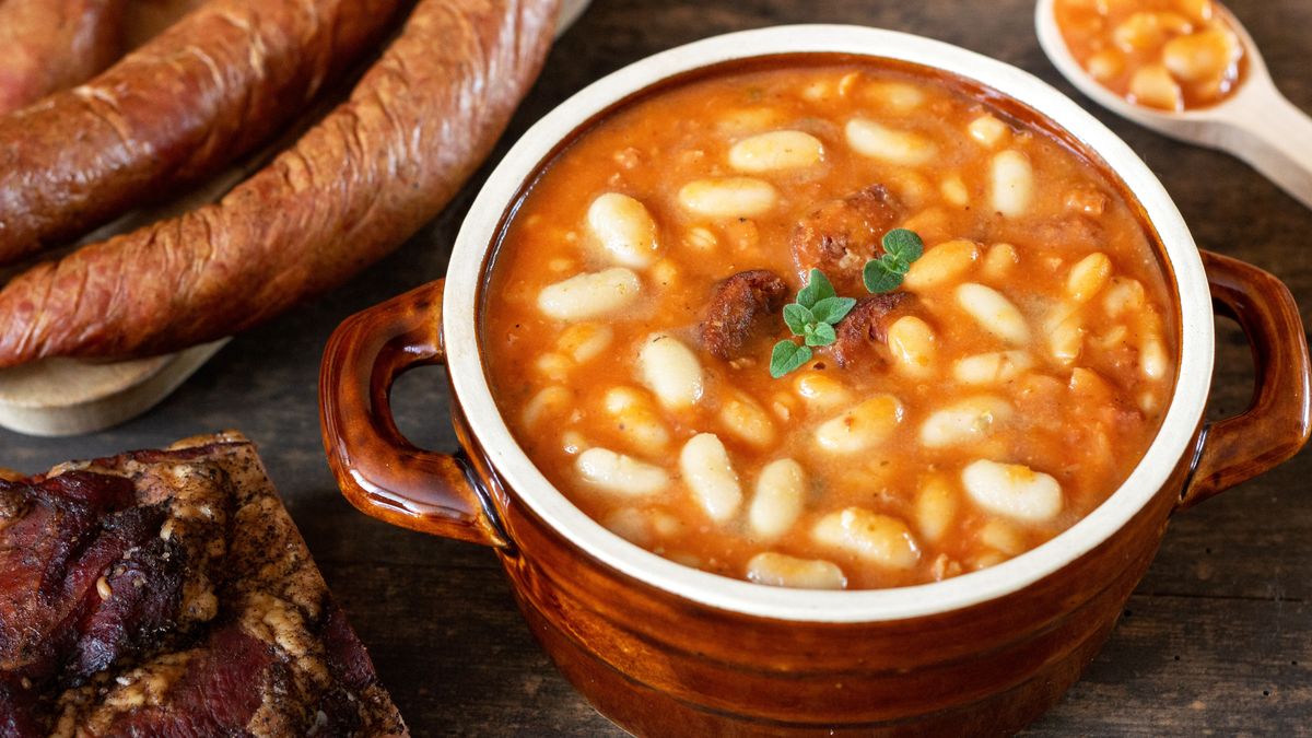 Fasolka po bretońsku z jednym mykiem powstanie w kilka chwil