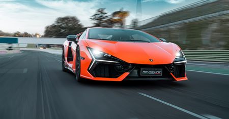 Lamborghini Revuelto przetestowane na torze. Zobaczcie, jak sprawuje się w akcji